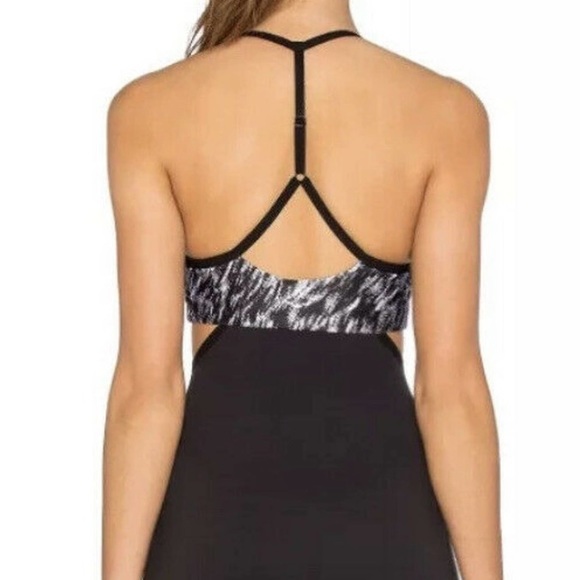 Beyond Yoga limited edition cut out bra tank - Picture 3 of 6